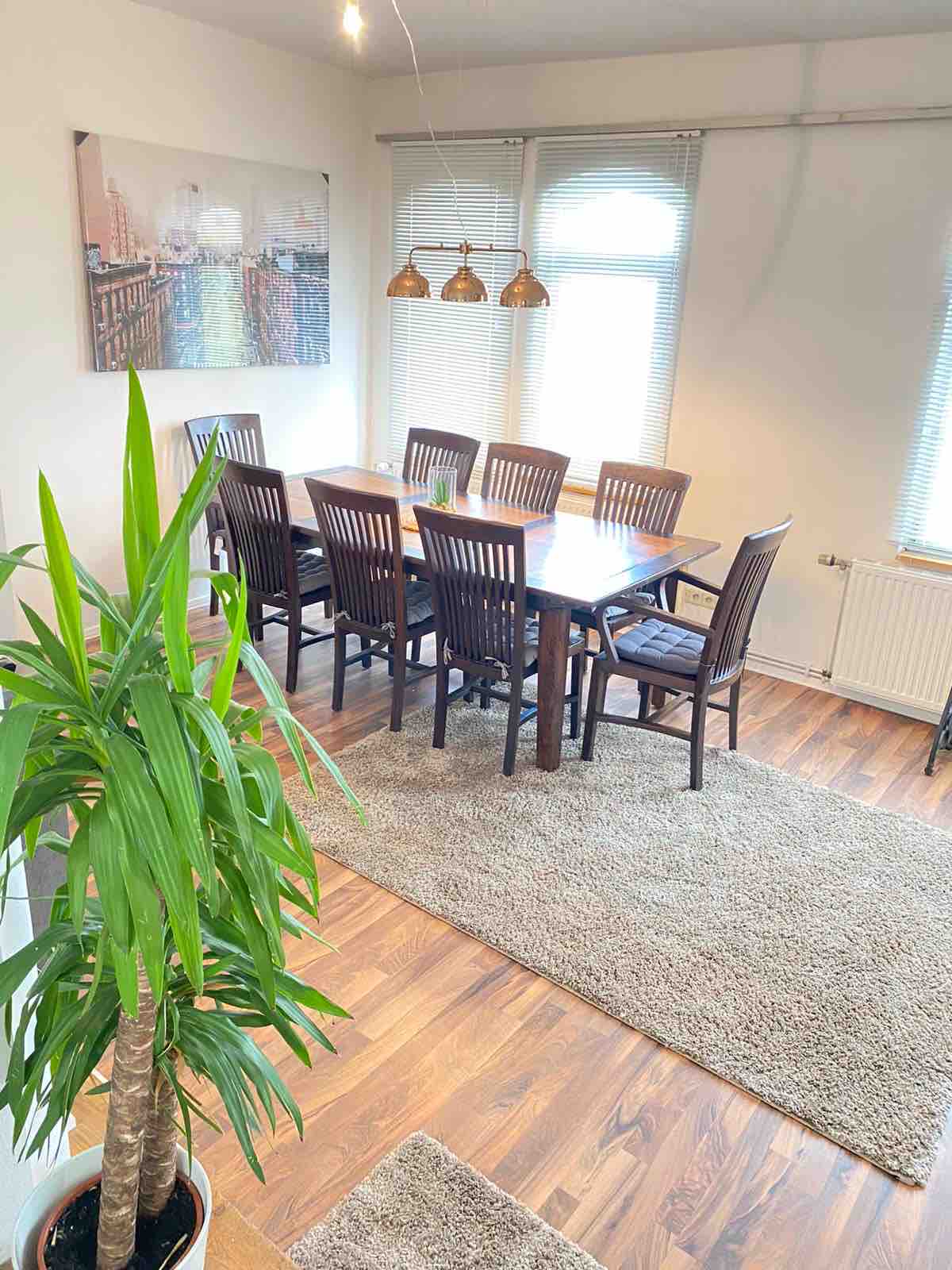 Top performing Airbnb: Entire city apartment, 4 bedrooms, 8 beds in Mitte