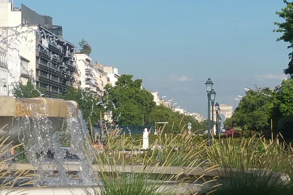 Extérieur vue côté arc de Triomphe