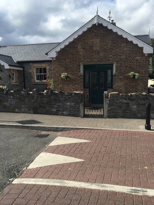 THE OLDE DISPENSARY