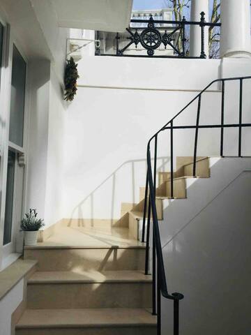 Notting Hill- superb 3 bedroom garden apartment gallery image 4