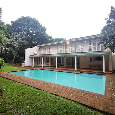 Family home in leafy, green & quiet Kloof (Durban)