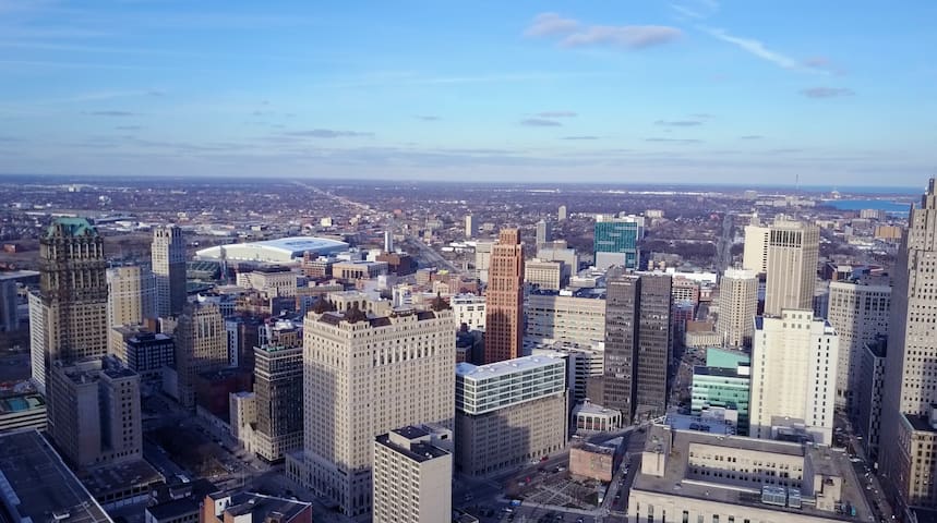 Million $ Penthouse + PRIVATE Rooftop (North)