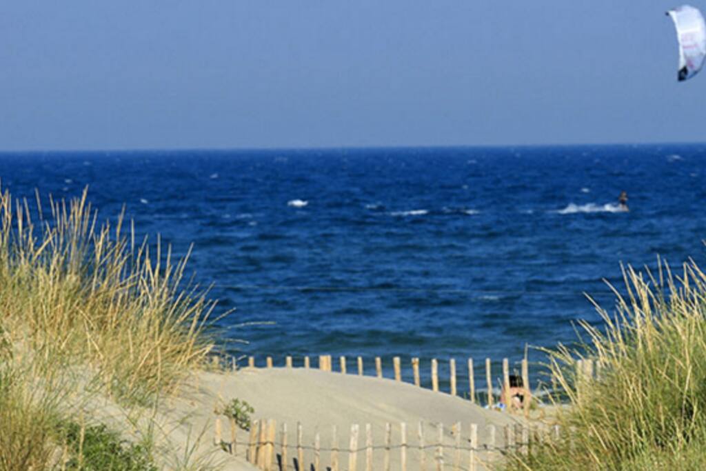 2 min à pied face à la mer