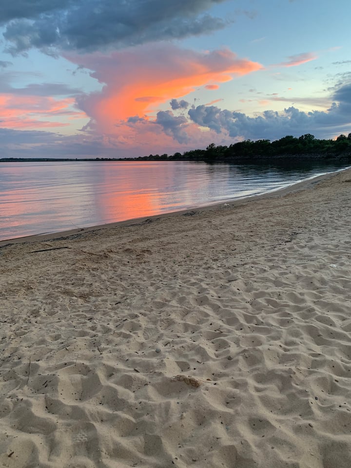 Lake View, Beach Access, 6 Person Hot Tub Houses for Rent in