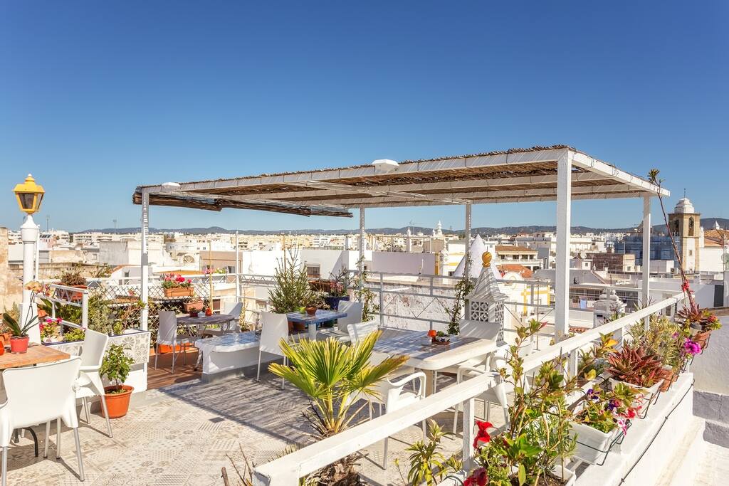 Rooftop facing the old town and the Algarve mountain