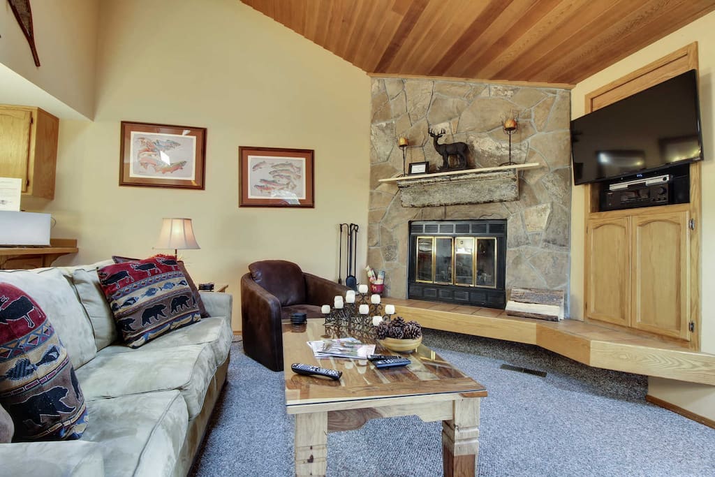 Couch,Furniture,Art,Indoors,Room