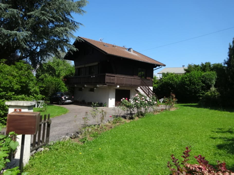 la maison et son grand jardin