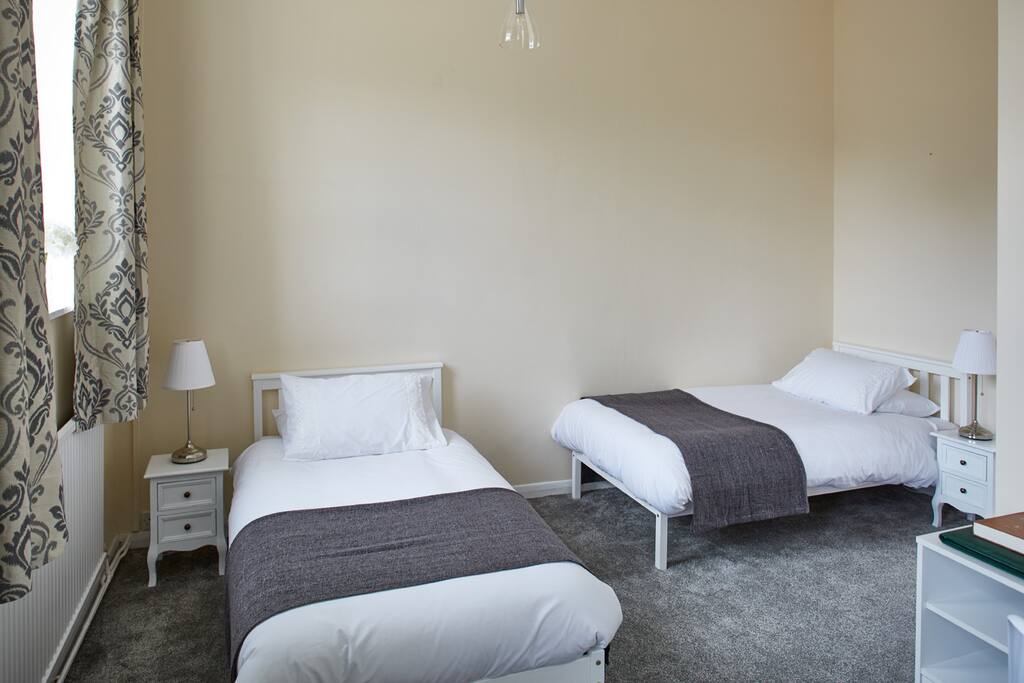 Twin Room in Southgate