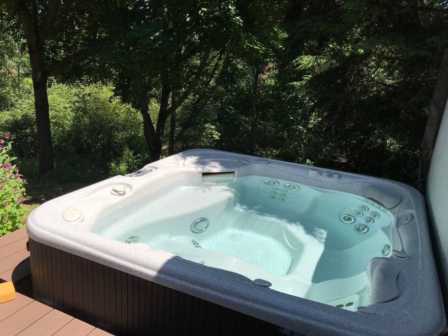 Four-person hot tub
