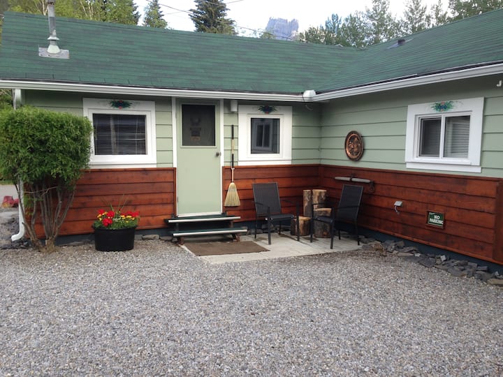 Banff Beaver Cabins - Lynx Cabin