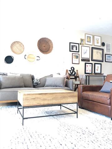 Great location! 3 BD single fam. Kid-friendly. gallery image 4