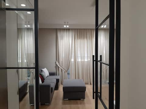 Top Airbnb: Recently re-designed apartment near city center in Njësia Bashkiake Nr. 8