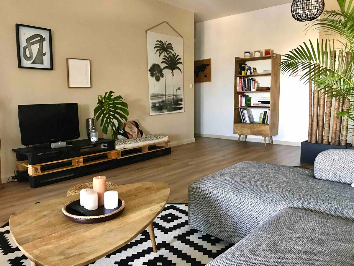 Popular Airbnb listing: Apartment with a view in the heart of La Montagne in Saint Denis