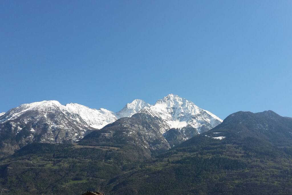 vista sulla becca di nona dal balcone della sala e della camera