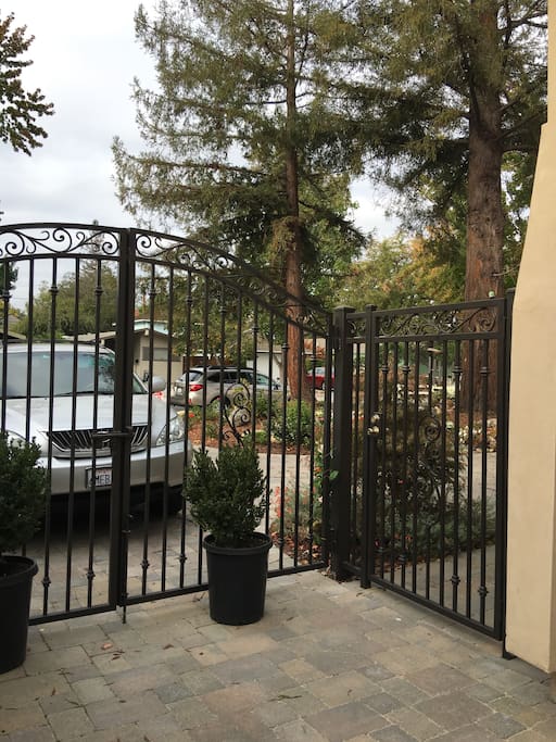 Entrance gate