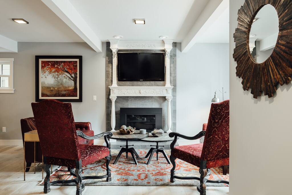 Living/Mantel/Fireplace