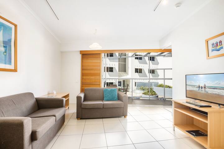 Rolling Surf Resort - 2 Br Pool Entry Poolside - Caloundra