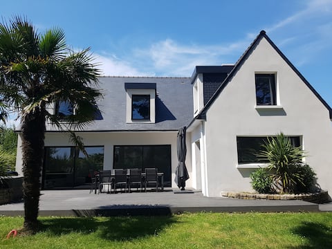 Beautiful house by the sea (jacuzzi/kayak)