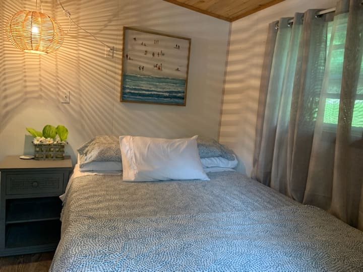 ห้องนอนใหญ่ - เตียงควีนไซส์