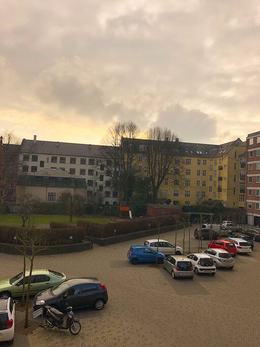 Gården hvor der er gratis parkering