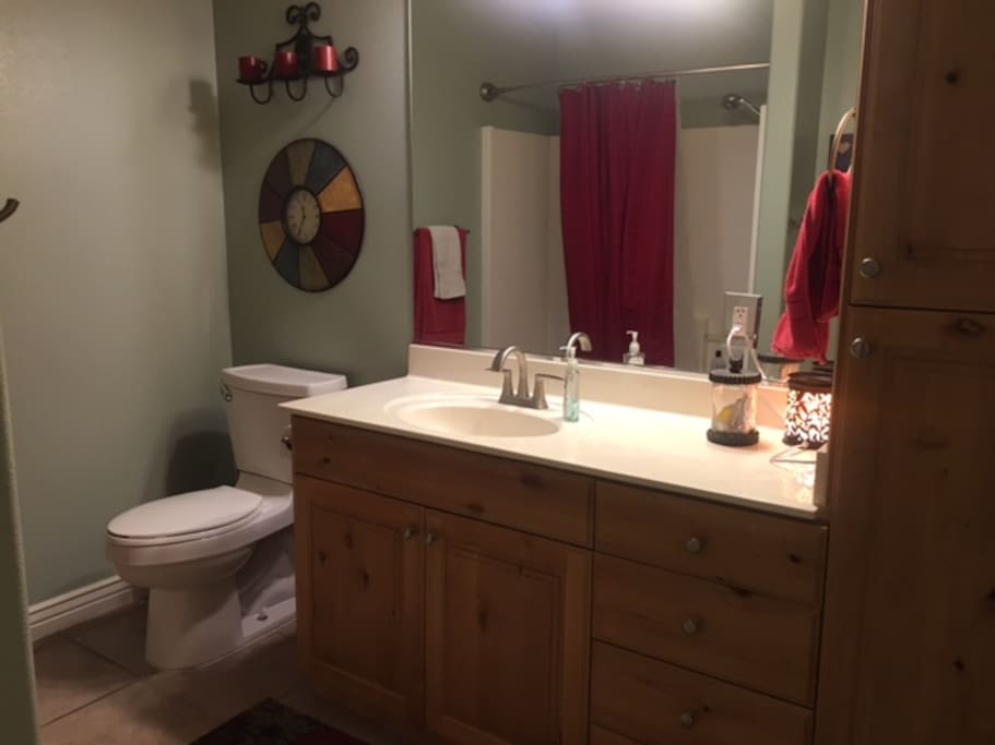 Rounded shower curtain, detachable shower head. Very clean. You are welcome to use anything in this bathroom (towels, shampoo, etc.)