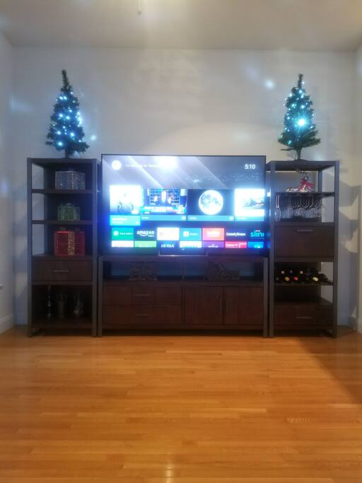 75" Sony Bravia Smart tv, All Apps, Bluetooth to phone. Top of the line picture.