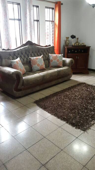 sala de estar compartida en la primera planta