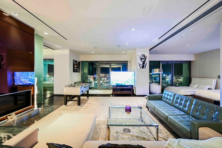 56 Luxurious Palms Place Penthouse gallery image 4