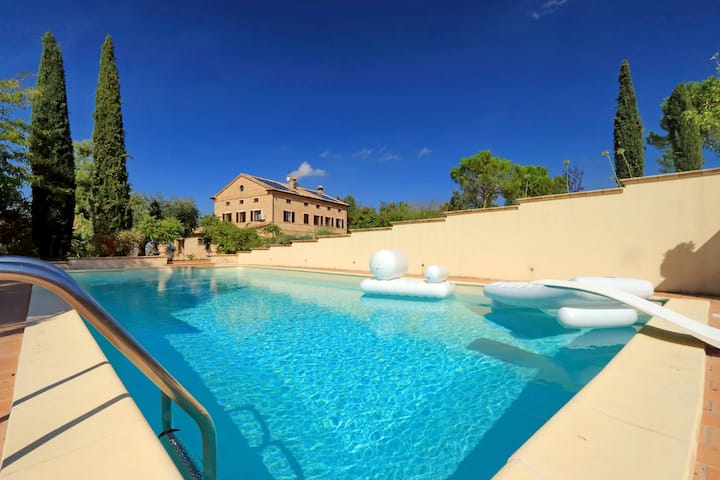 500 M² Ferienhaus ∙ 4 Schlafzimmer ∙ 10 Gäste - Macerata