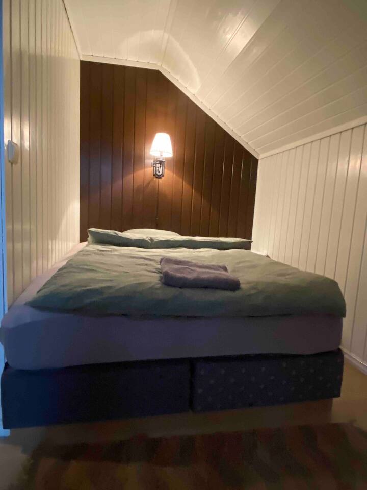 Lit queen size Soverom 2 Med. 