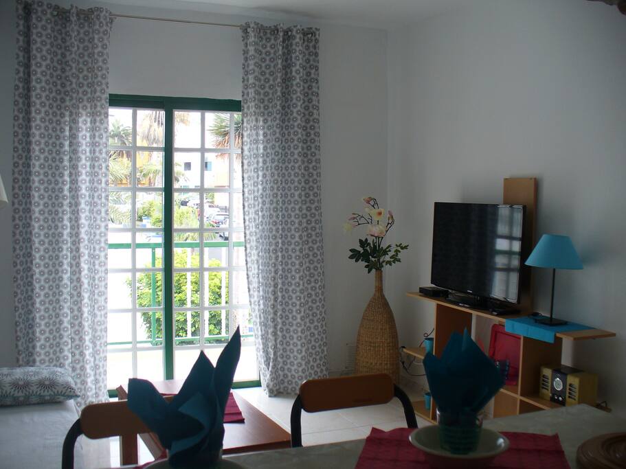 Wohnzimmer mit Balkon