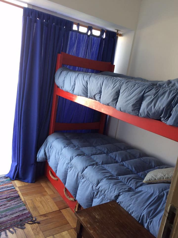 带露台出口的小木屋