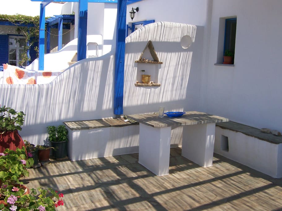 Terrasse with bench and table for meals with a view