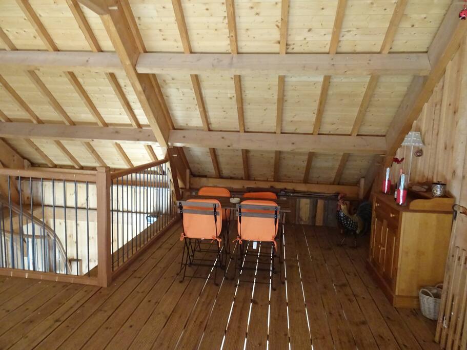 entrée du logement avec terrasse