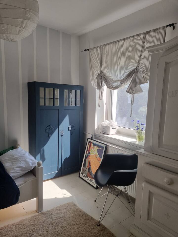 Chambre 3. Lit simple.