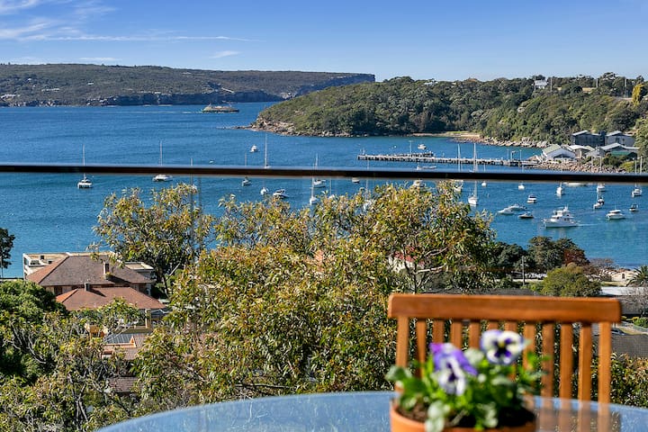 Balmoral Slopes w/ waterfront views -Pets Welcome!