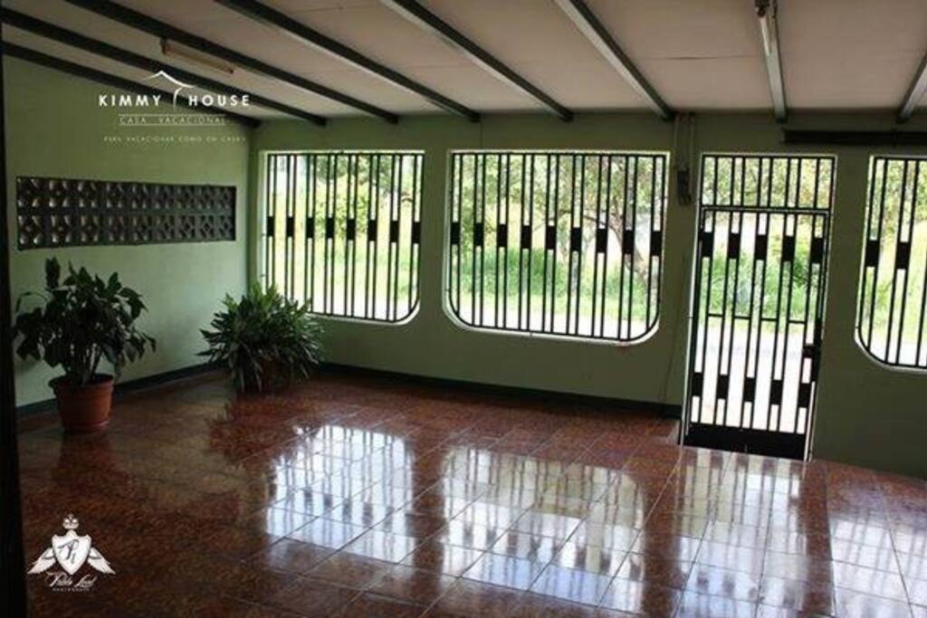 Cochera para 4 vehículos