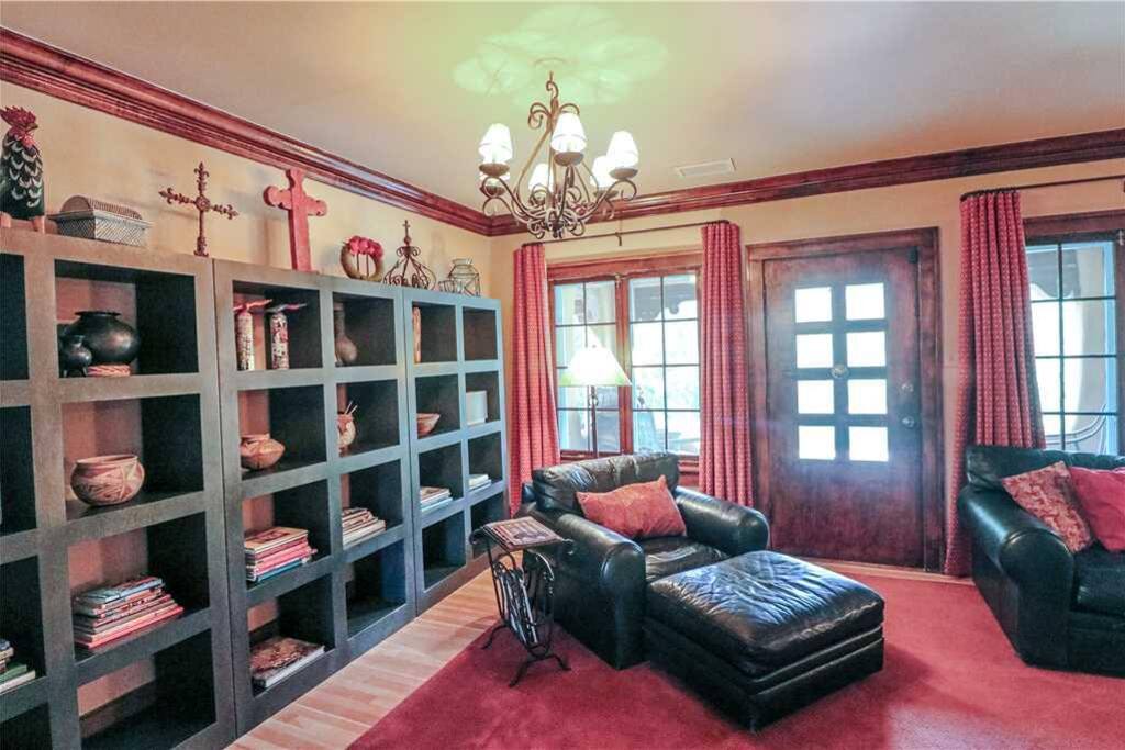 Relive your adventures in our spacious living room! - Bring the whole gang together in our spacious, modern living room. Relive t