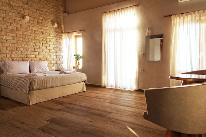 Ocean Wave’s Villa!A unique waterfront experience!