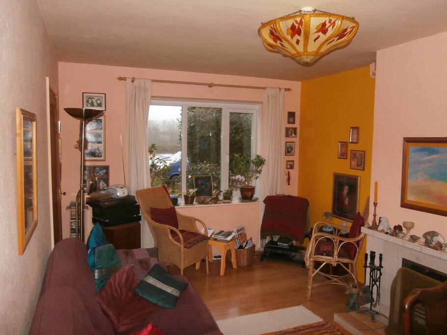 living room,available to guests