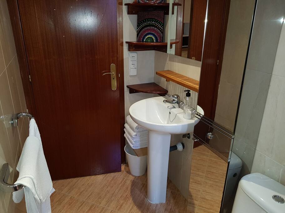baño totalmente equipado.