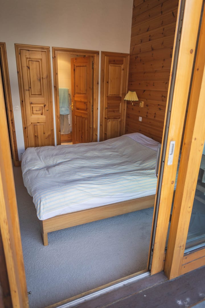 Chambre double avec salle d'eau + 
balcon vue dégagée
