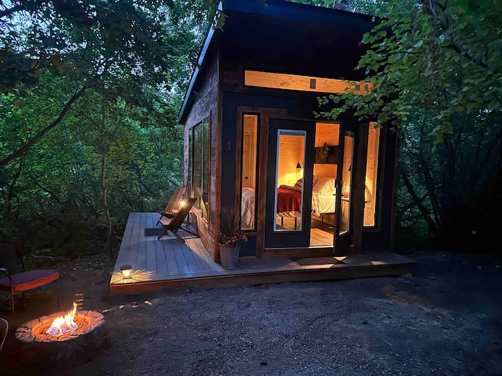 Cedar Creek Glamping Cabin 1 Addilee Springs Tiny houses for Rent in