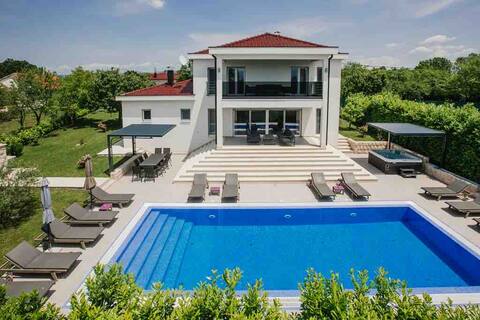 Villa Tonka