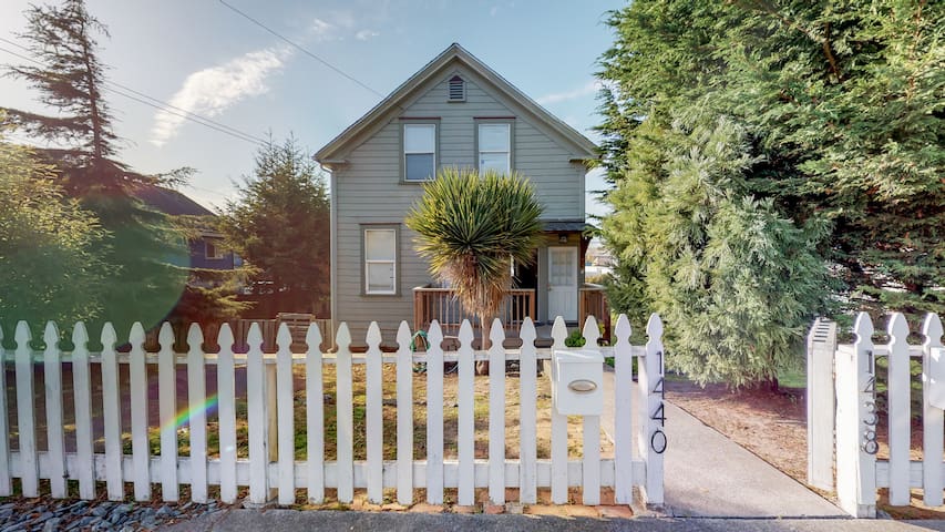 2 Bedroom Modern Home In Downtown Eureka