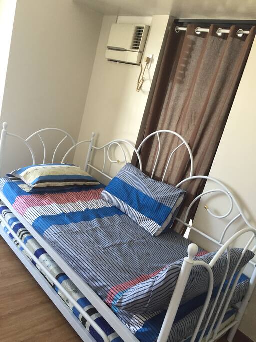 Daybed with trundle