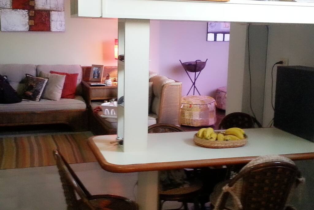 Ambientes integrados, sala, comedor y balcon