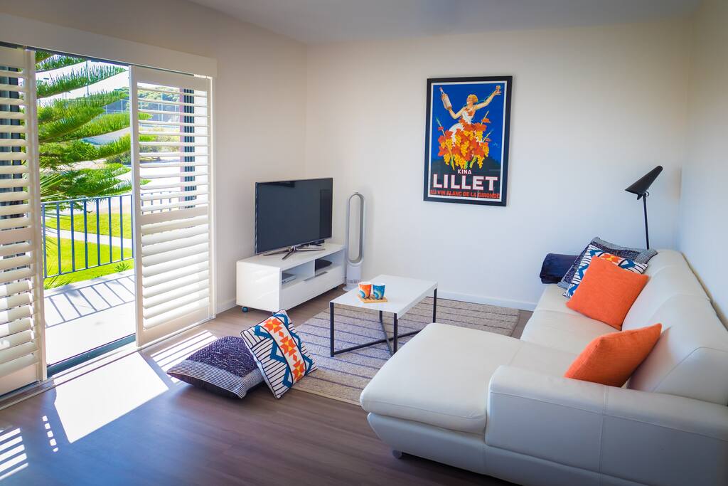 Cottesloe Parkside on the Beach - open plan living, kitchen and dining