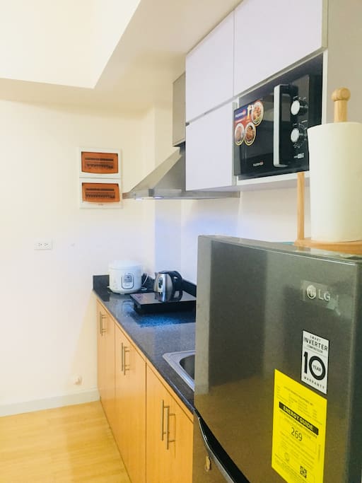 Kitchen (Ref., rangehood, microwave oven, induction stove, rice cooker, elec.kettle, and utensils)