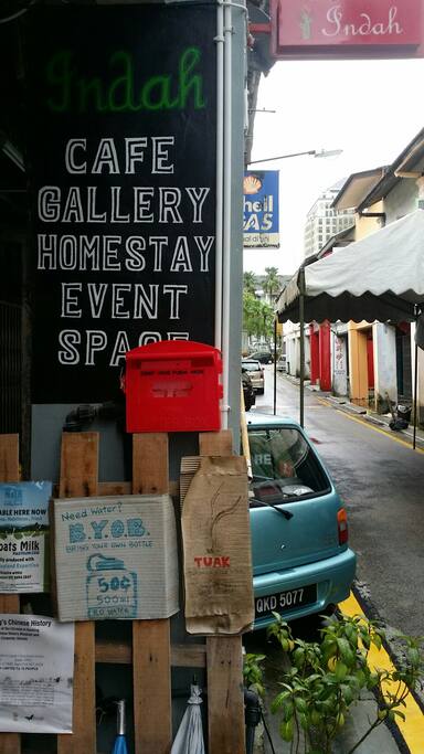 Going into Upper China St from Carpenter St, you will probably see this 1st.